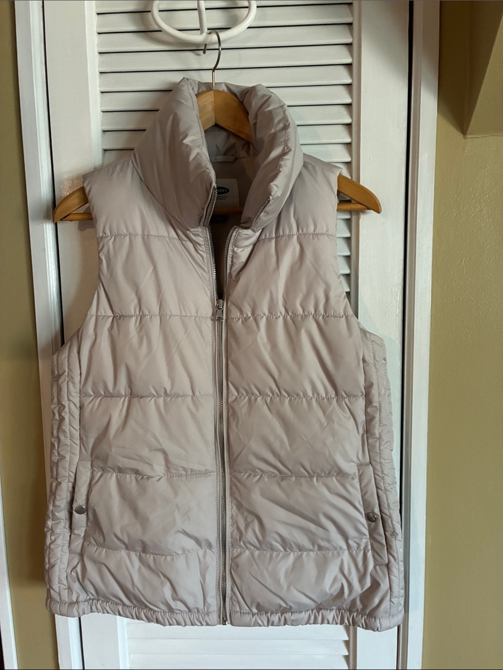 Old Navy Light Beige Puffer Vest - Women's Sleeveless Jacket
